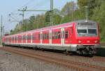 Die 143 605-4 schiebt ...  Eric Otten 20.04.2011