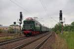 br-144-e-44-dr-244 E44 044 bespannte(au�erplanm��ig)den Sonderzug des Eisenbahnmuseums Leipzig am 24.07.2010 in den Spreewald. Hier durchf�hrt der Zug am Morgen Schkeuditz.