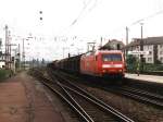 145 005-5 mit eine G�terzug auf Osnabr�ck Hauptbahnhof am 17-06-2001. ...
