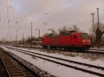 Am 13.02.2012 rangierte 145 026 um ihren LKW-Walterzug in Stendal ...