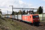 BR 145 mit Zugen 145 008 f�hrt am 21.04.2010 mit einem G�terzug durch den Bahnhof Braunschweig Weddel