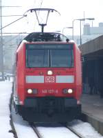BR 146 Lokportaits 146 127 stellt hier am 06.02.2010 einen RE nach Hannover Hbf in Norddeich Mole auf.