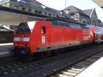 Baureihe 146 001-3 wartet mit dem RE6 auf die Weiterfahrt ...