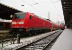 BR 146 mit Zugen 146 217-5 wird vor IRE 4223 von Stuttgart Hbf nach Lindau Hbf angekuppelt, Ulm Hbf, 19.12.09