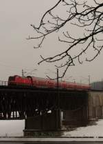BR 146 mit Zugen 146 240 mit einem RE nach N�rnberg ( Donaubr�cke, Regensburg Pr�fening, 17.02.2010)