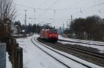 Die Stuttgarter 146 211-8 eilt am 19.2.2010 mit einem Regionalzug ...