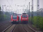 BR 146 mit Zugen Eine weitere Zugbegegnung in Duisburg-Rahm. RE6(4318) trifft, mit 146 019-5 als Schublok, auf die S1 aus 422 030/530 und 422 005/505 bestehend am 27.04.2010