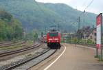 Die Stuttgarter 146 208-4 zieht am 16.5.2010 einen Regionalzug nach ...