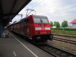 BR 146 Werbeloks DB 146 229-0 'L'Or del'azur' mit dem IRE 5188 von Kreuzlingen (CH) nach Karlsruhe Hbf, im Bf Konstanz; 22.06.2010
