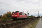 BR 151 151 085 mit einem schlecht ausgelastetem Containerzug am 03.11.2009 bei Obertraubling.