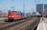 151 055-1 mit einem KLV am 25.03.2010 in M�nchen Ost ...