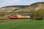 151 085 mit Containerzug bei Himmelstadt (22.04.2010)  ...