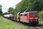151 039 mit einem gemischten G�terzug in Ahlten am 08.06.2010 ...