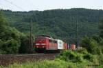 151 083 mit einem Containerzug am 1.7.10 in Freden.  ...