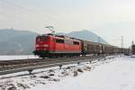 151 082 mit einem G�terzug am 04.02.2012 bei Niederaudorf im ...