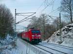 152 077-4 schleppt einen G�terzug aus Schiebewandwagen �ber die Frankenwaldrampe ...