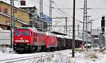 die gestrandete 152 019 mit ihrem Holzzug im Bf Greifswald ...