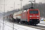 BR 152 Dem Schneeschleier entflohen: 152 063-4 im schweren Winterdienst mit verschieden Heizbarem. (Neuoffingen, 12.02.2010).
