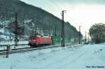 152 126-9 mit einem Containerzug gen Fulda,Gem�nden (Fotourlaub Gem�nden 01.02.10) ...