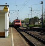 Hier ist die 152 153 -3 mit einem G�terzug am ...