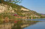 152 xxx mit Containerzug in Retzbach-Zellingen (24.04.2010)  ...