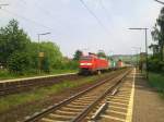 Die 152 124-4 passierte ...  Mirko Welscher 27.06.2010