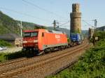 152-115 durchf�hrt am 16.7.10 mit einem Containerwagenzug Oberwesel.  ...