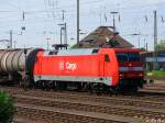 152 001-4 mit Kesselwaggons in Aachen West am 17.05.2011  ...