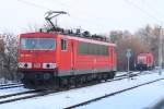 BR 155 Im Bahnhof Schwedt rangiert 155 175, im Hintergrund steht 298 308 am 23.12.09
