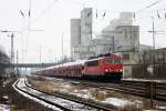 155 187 mit einem Autozug in Hannover Misburg am 23.1.10. ...