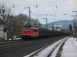 155 235 fuhr am 20.02.2010 mit einem Habbins-Ganzzug durch Kreiensen ...