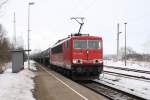 155 246-2 kommt mit Kesselwagen aus Stendell am 23.02.2010 durch ...