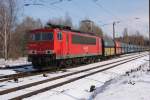 155 008-6 f�hrt mit einem Ganzzug polnischer Kohlewagen durch Leipzig-Thekla. ...