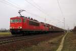 155 183-7 f�hrt gemeinsam mit 140 501-8 und einem G�terzug ...