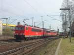 BR 155 155 140-7, zieht einen aus aus weiteren 155 und G�terwagenzug in M�rz 10 durch Lehrte.