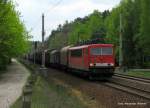 Direkt danach kam dann 155 220-7 mit einem langem G�terzug ...