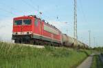 MEG 701 (155 124) steht mit einem Kesselwagenzug am 21.05.2010 ...