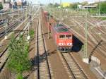 155 113-4 bei der Durchfahrt in Berlin Beusselstrasse, am 03.06.10. ...