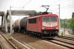 155 214-0 mit einem gemischten Kesselwagenzug Richtung Berliner Innenstadt, 12.05.11 ...