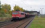 155 081 zog am 25.10.11 einen Schwenkdachwagenzug durch Schkopau Richtung ...