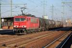 155 264-5 mit Kesselwagenzug am 26.01.12 Bhf. Flughafen Berlin-Sch�nefeld.  ...