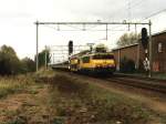 1603 mit IC 845 Haarlem-Maastricht auf Bahnhof Culemborg am 1-11-1996. ...