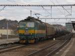 Die 163 012 am 03.04.2010 mit einem G�terzug bei der ...