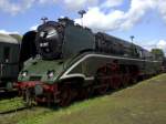 br-18-201-02-0201-dr-umbau-schnellfahrlok Hier steht die schnellste betriebsf�hige Dampflok der Welt, die 18 201, am 08.09.2008 auf dem Freigel�nde des Dampflokwerkes Meiningen.