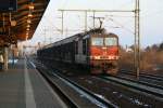 BR 180 180 016 zieht einen kurzen G�terzug durch Dresden Strehlen.08.03.10.