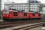 180 018 und 015 rollen gemeinsam durch den Dresdner Hbf. ...