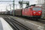 BR 180 180 008 rollt durch den Dresdner Hbf am 11.04.2010