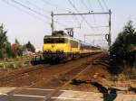 1846 und (1770 hinter) mit Eilzug 3647 Zwolle-Roosendaal bei Dieren ...