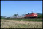 BR 181 mit Zugen Deutliche Auswirkungen des Hitze-April 2007 sieht man beispielsweise an diesem total vertrockneten Acker, welcher am 2.5.2007 als Fotomotiv f�r die 181 212 und ihrem EC 56 diente. Als Abwechslung mal nicht von der Br�cke Gro�sachsen-Heddesheim, sondern von unten.