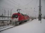 BR 182 schiebt den RE 10 aus dem Vorfeld des ...